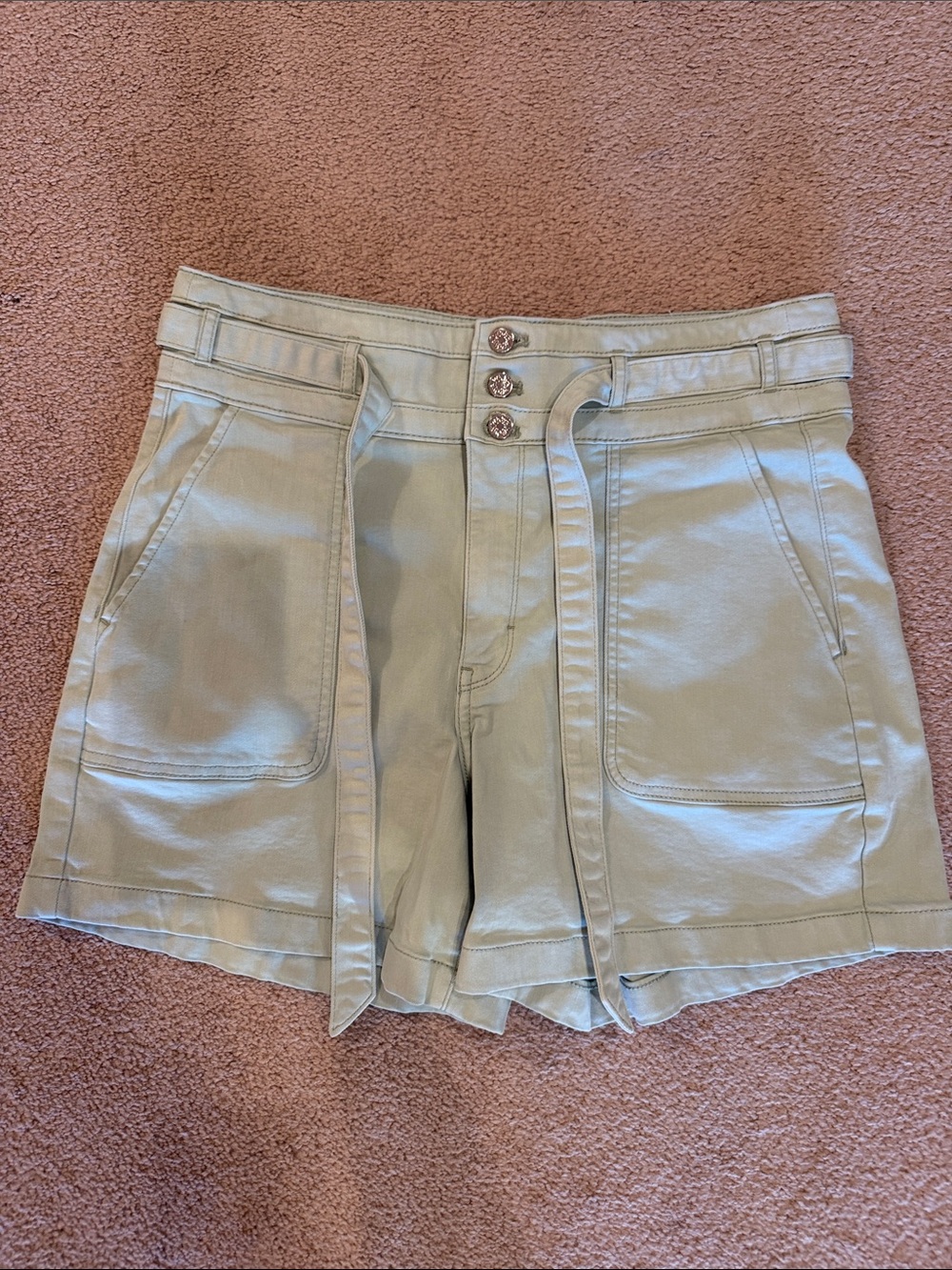 WHBM Extra High-Rise 5” Shorts in Light Sage Green 12